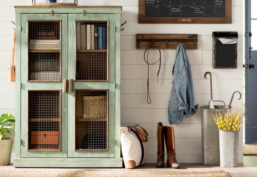 Country Style Farmhouse Entryway